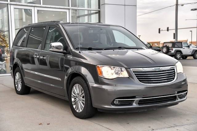 2015 Chrysler Town and Country Touring-L FWD photo