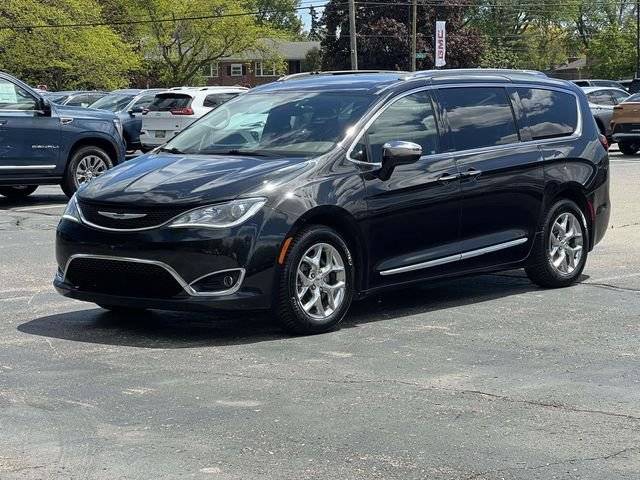2019 Chrysler Pacifica Minivan Limited FWD photo