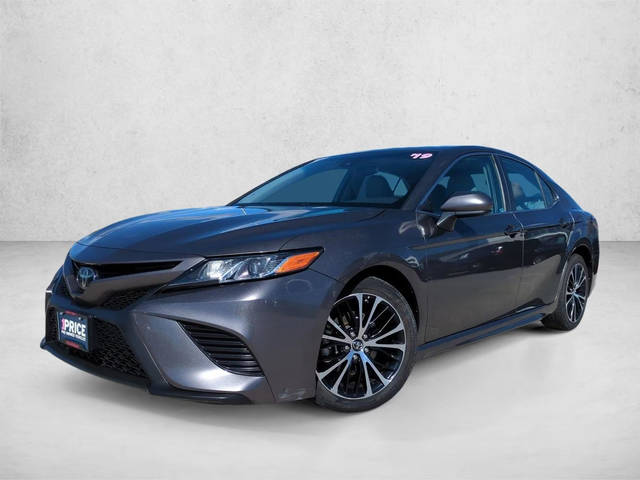 2019 Toyota Camry SE FWD photo