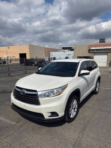 2016 Toyota Highlander LE FWD photo