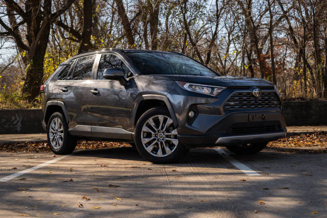 2019 Toyota RAV4 Limited FWD photo