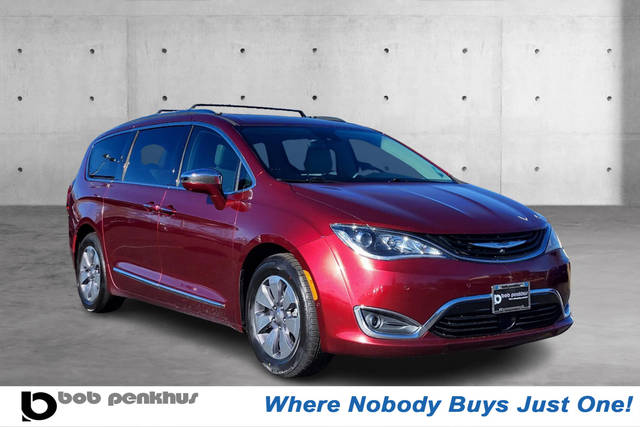 2017 Chrysler Pacifica Minivan Hybrid Platinum FWD photo