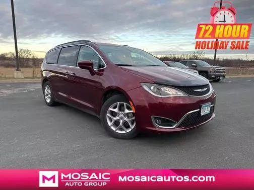 2019 Chrysler Pacifica Minivan Touring Plus FWD photo