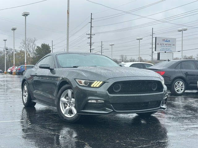 2015 Ford Mustang V6 RWD photo