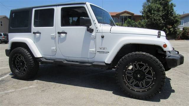 2017 Jeep Wrangler Unlimited Sahara 4WD photo
