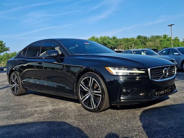 2019 Volvo S60 R-Design AWD photo
