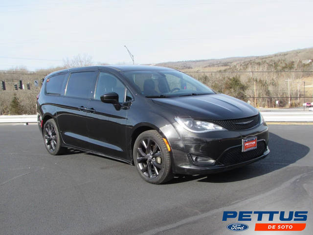 2019 Chrysler Pacifica Minivan Touring Plus FWD photo