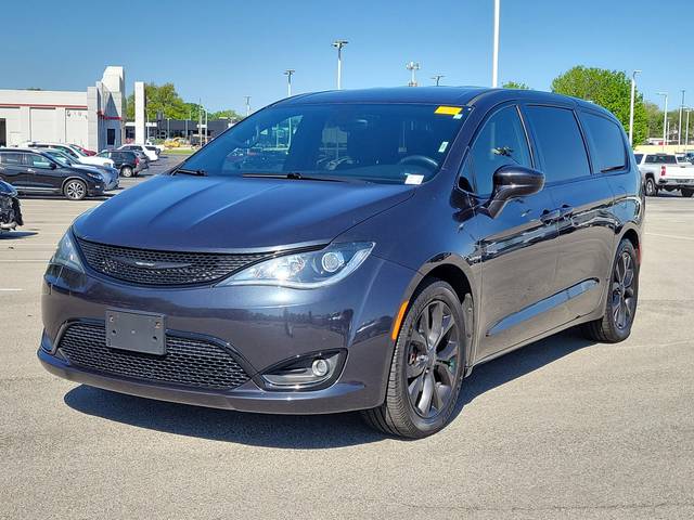 2019 Chrysler Pacifica Minivan Touring Plus FWD photo