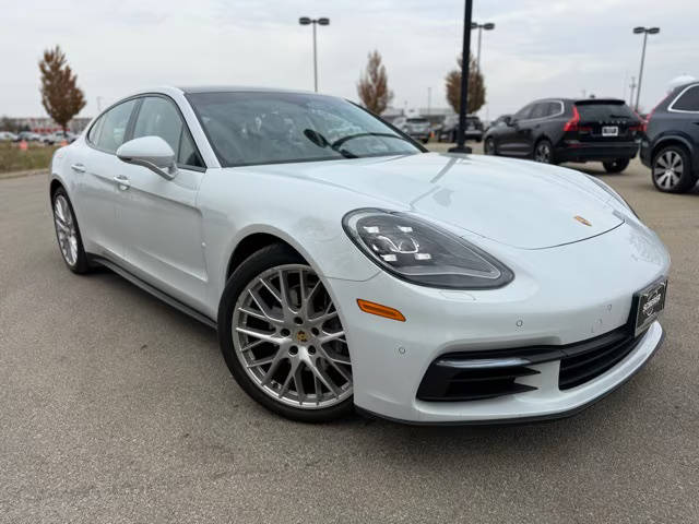 2018 Porsche Panamera 4 AWD photo