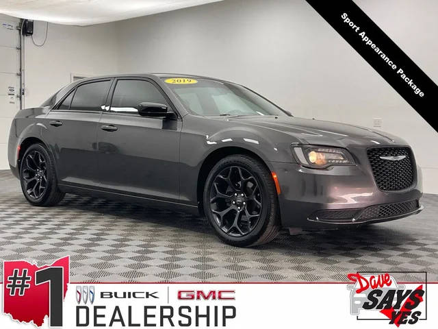 2019 Chrysler 300 Touring RWD photo