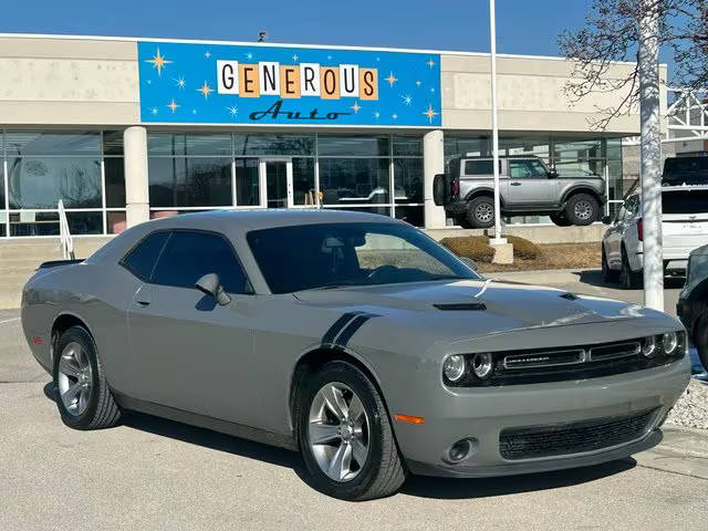 2017 Dodge Challenger SXT RWD photo