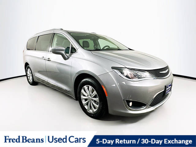 2018 Chrysler Pacifica Minivan Touring L FWD photo