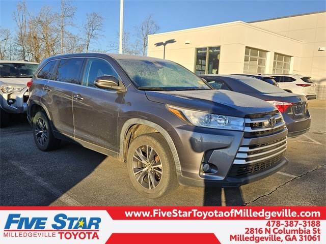 2019 Toyota Highlander LE Plus FWD photo