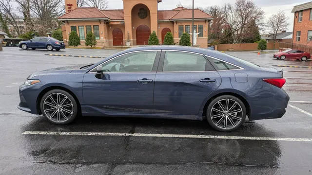 2019 Toyota Avalon Touring FWD photo