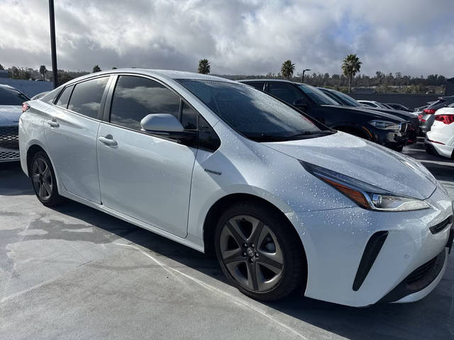 2019 Toyota Prius XLE FWD photo