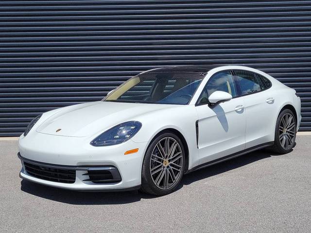 2019 Porsche Panamera  RWD photo