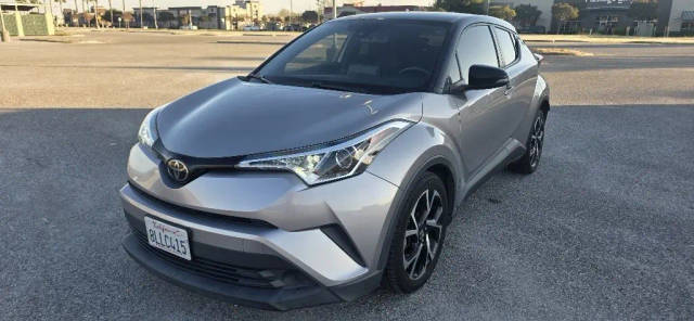 2019 Toyota C-HR XLE FWD photo