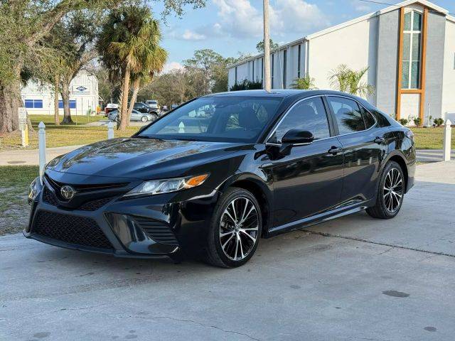 2019 Toyota Camry SE FWD photo