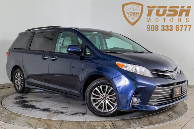 2020 Toyota Sienna XLE Auto Access Seat FWD photo