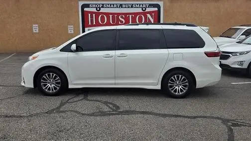 2020 Toyota Sienna XLE FWD photo