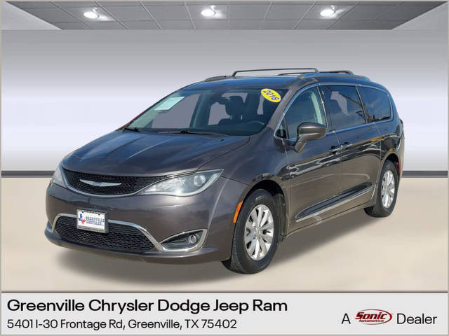 2018 Chrysler Pacifica Minivan Touring L FWD photo