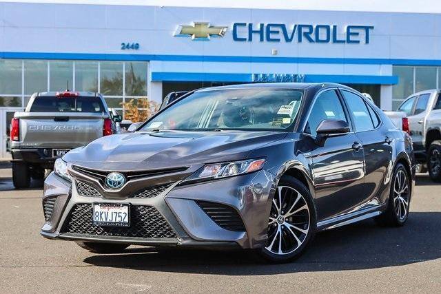 2019 Toyota Camry Hybrid SE FWD photo