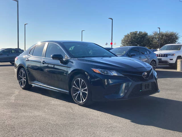 2019 Toyota Camry SE FWD photo