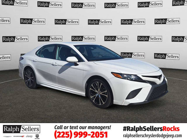 2019 Toyota Camry SE FWD photo