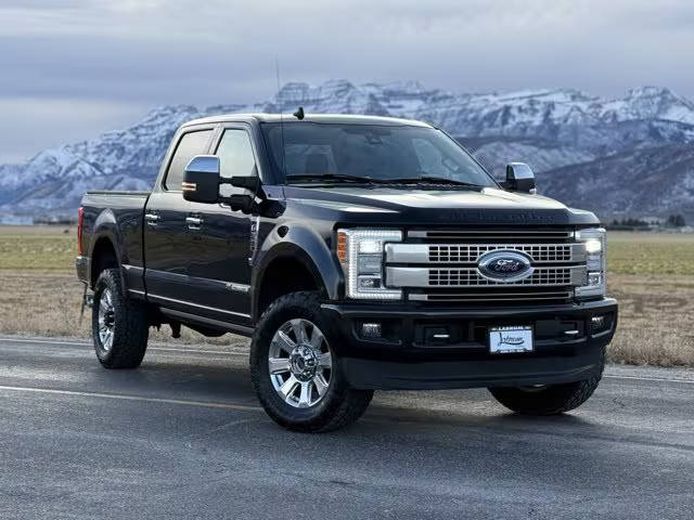 2019 Ford F-350 Super Duty Platinum 4WD photo