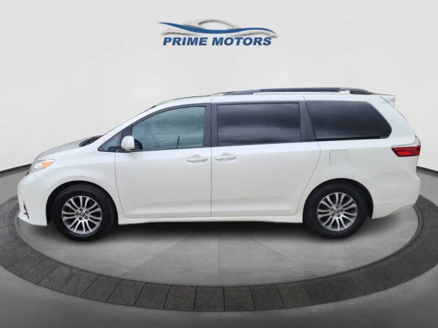2018 Toyota Sienna XLE Premium FWD photo