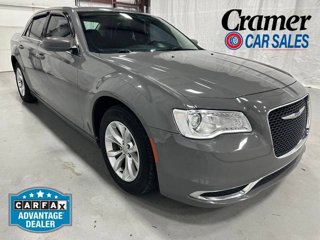 2019 Chrysler 300 Touring RWD photo