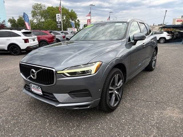 2019 Volvo XC60 Momentum AWD photo