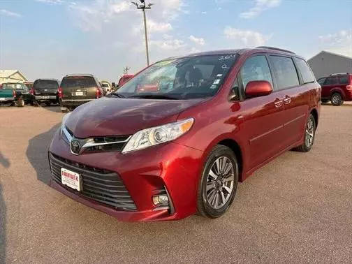 2020 Toyota Sienna XLE AWD photo