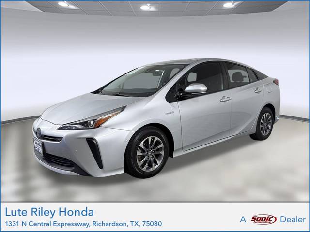 2019 Toyota Prius XLE FWD photo