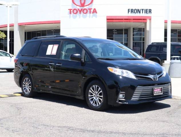 2020 Toyota Sienna XLE FWD photo