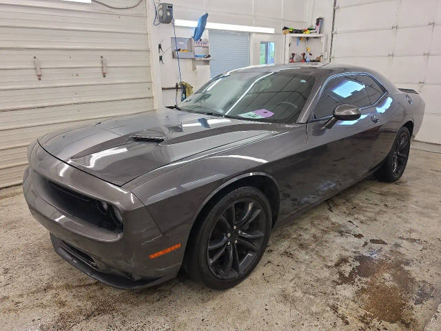 2016 Dodge Challenger SXT RWD photo