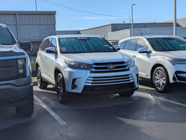 2019 Toyota Highlander LE FWD photo