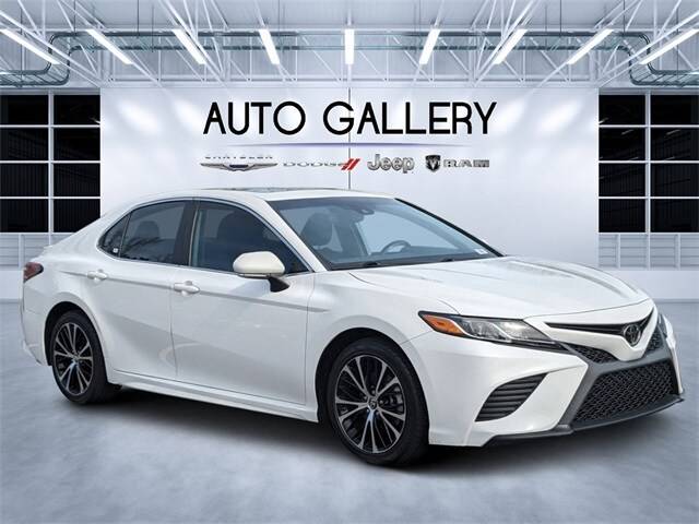 2019 Toyota Camry SE FWD photo