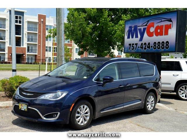 2019 Chrysler Pacifica Minivan Touring L FWD photo