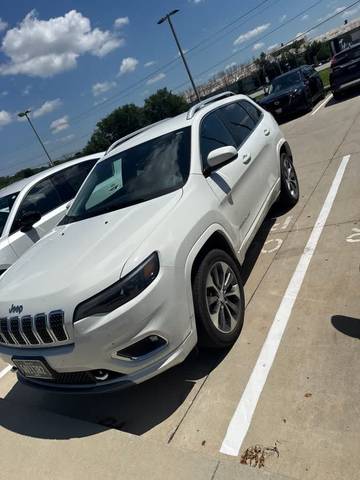 2019 Jeep Cherokee Overland 4WD photo