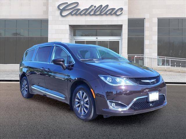 2019 Chrysler Pacifica Minivan Touring L Plus FWD photo