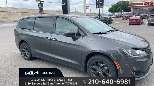 2019 Chrysler Pacifica Minivan Touring Plus FWD photo