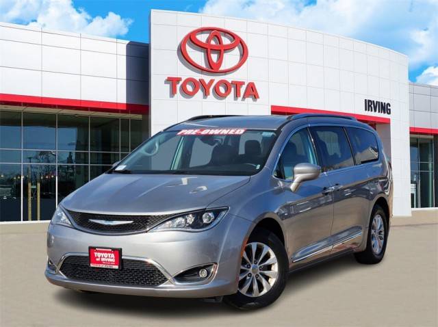 2018 Chrysler Pacifica Minivan Touring L FWD photo