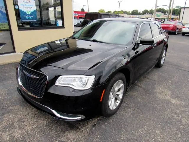 2019 Chrysler 300 Touring RWD photo