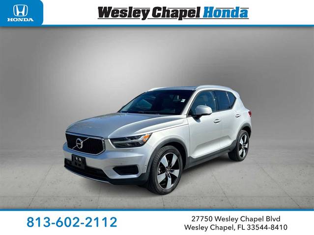 2019 Volvo XC40 Momentum AWD photo