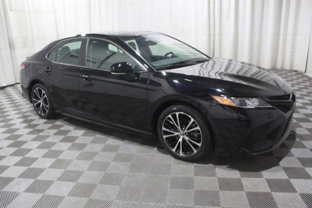 2019 Toyota Camry SE FWD photo