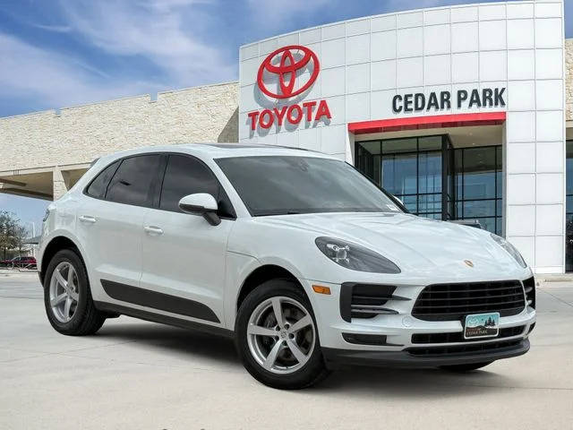2019 Porsche Macan  AWD photo