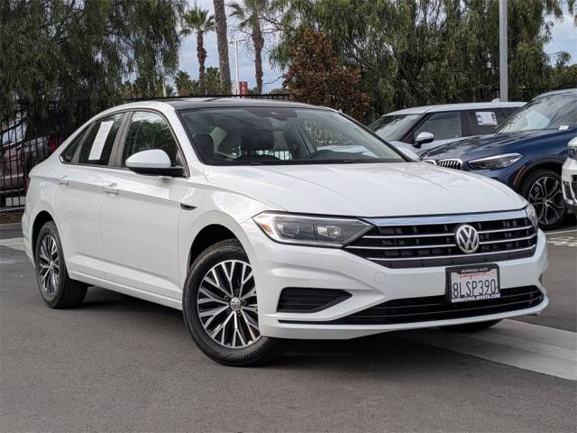 2019 Volkswagen Jetta SEL FWD photo