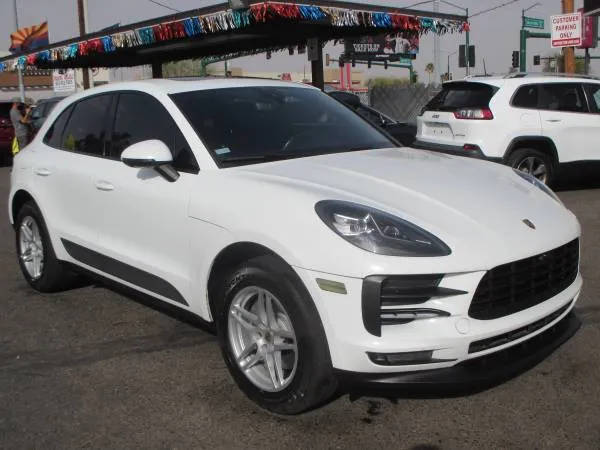 2019 Porsche Macan  AWD photo