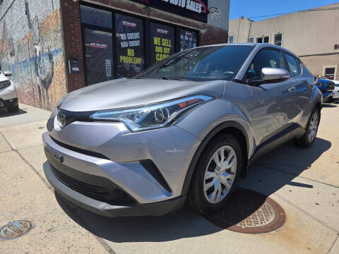 2019 Toyota C-HR LE FWD photo